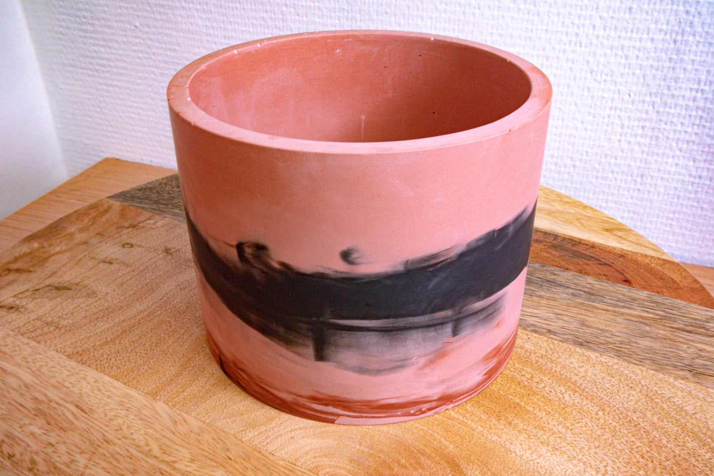 Pot Plant grd - Jesmonite - red oxyde and black