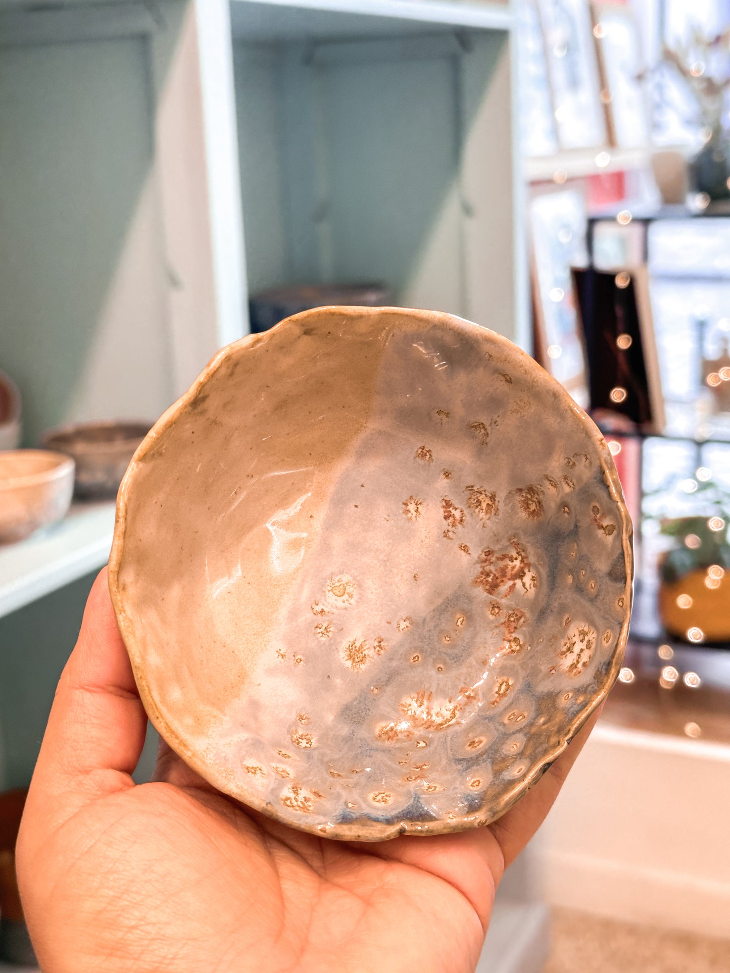 Rustic ceramic bowl | blue and beige