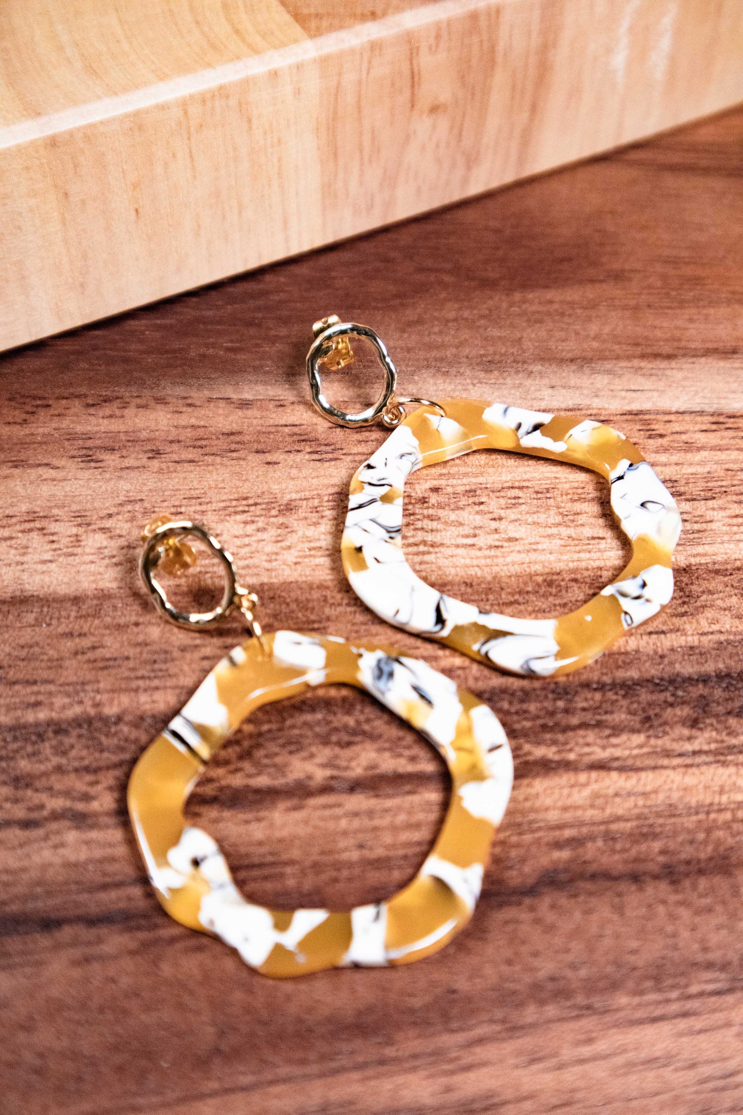 Earrings by FeSendra | Gold and yellow marbled