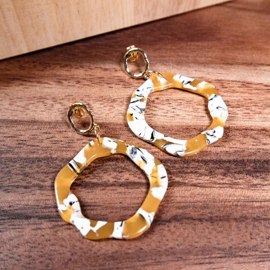 Earrings by FeSendra | Gold and yellow marbled