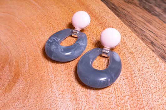 Earrings by FeSendra | Resine + cabochon + silver-plated | blue and ivoire