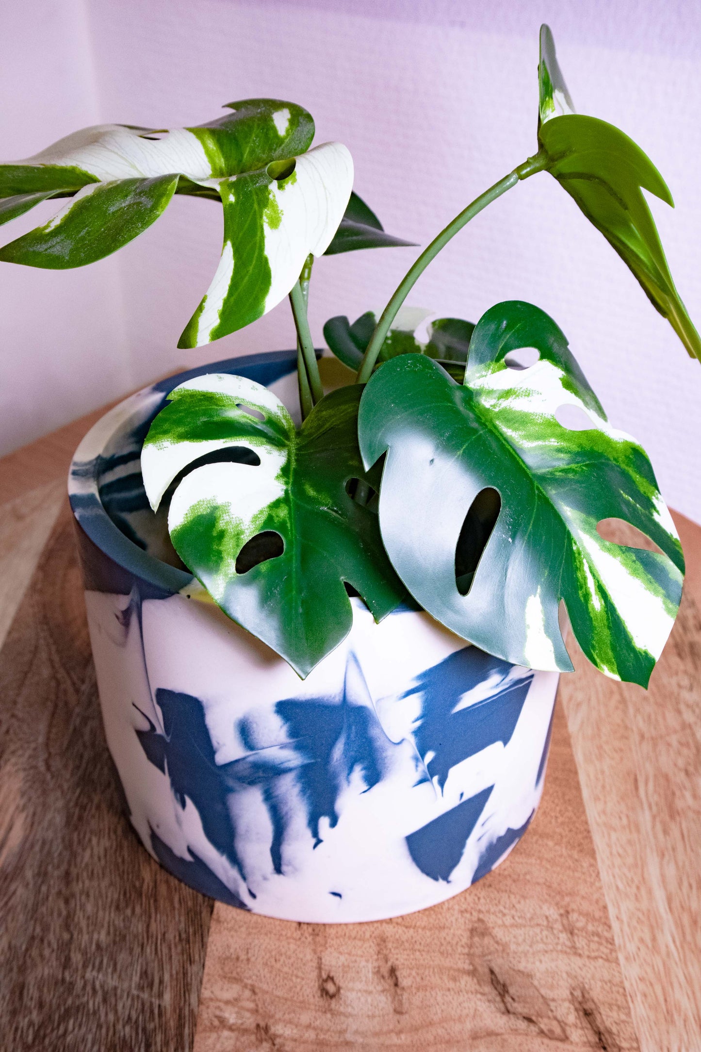 Pot Plant grd - Jesmonite - Blue and white